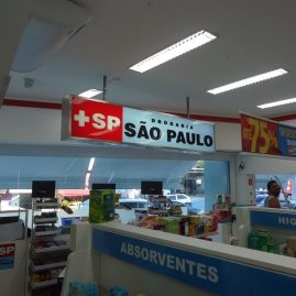 Policarbonato e Acrílico