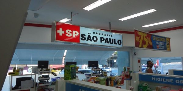 Policarbonato e Acrílico